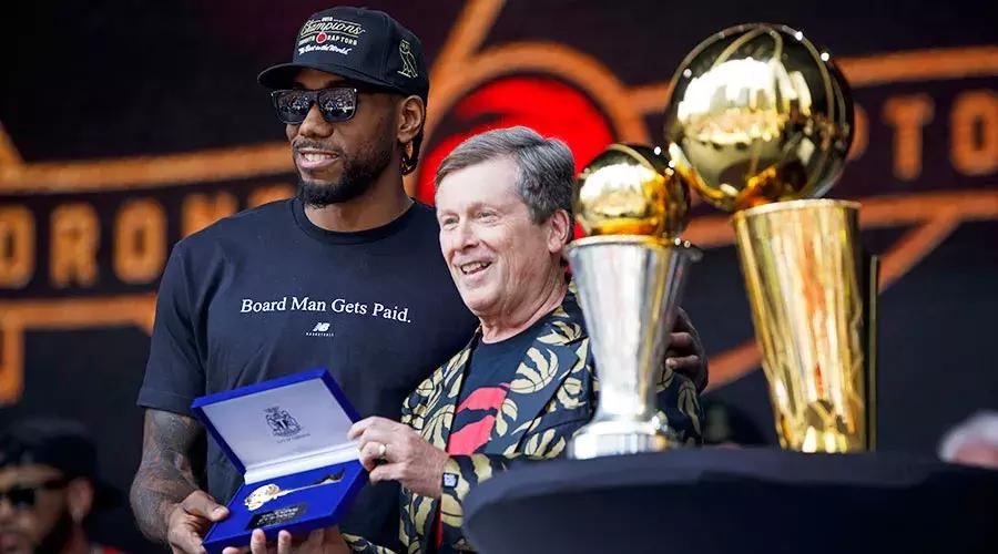 莱昂纳德加盟猛龙趣事 (杨毅谈莱昂纳德乔治对塔图姆)