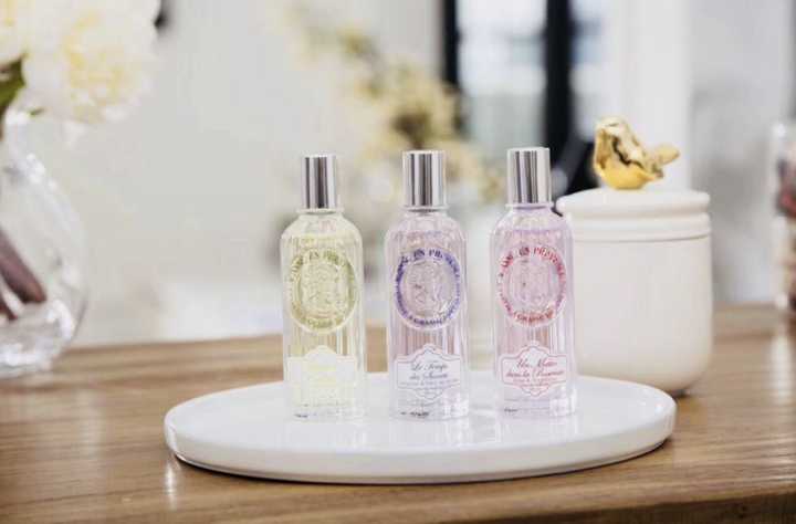 有什么在一百以内的小*香众**水？