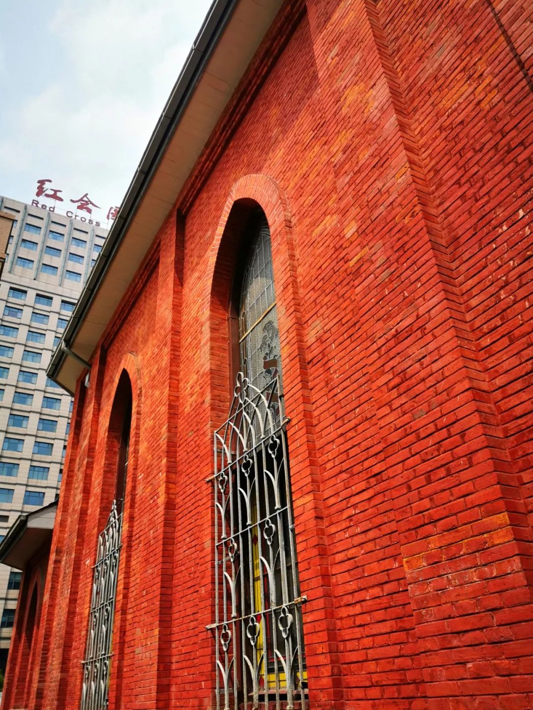 隐藏杭州红会医院内的红砖洋房，八十年前曾是贫苦百姓心中的圣地