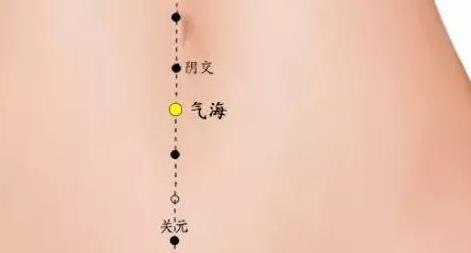 脚干裂脱皮鱼鳞状,小腿干裂起鱼鳞是怎么回事