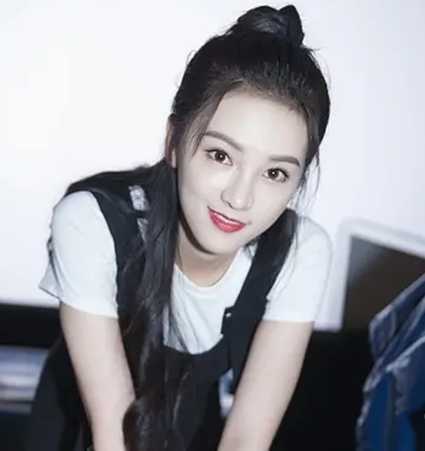 泰剧吹落的树叶主角变性,吹落的树叶泰剧女主变性前的样子