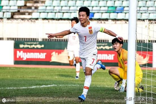 被撒尿之后二次羞辱国足只能回家继承家产?