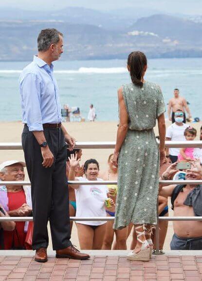 西班牙王后红裙穿搭,西班牙王后穿衣打扮效果