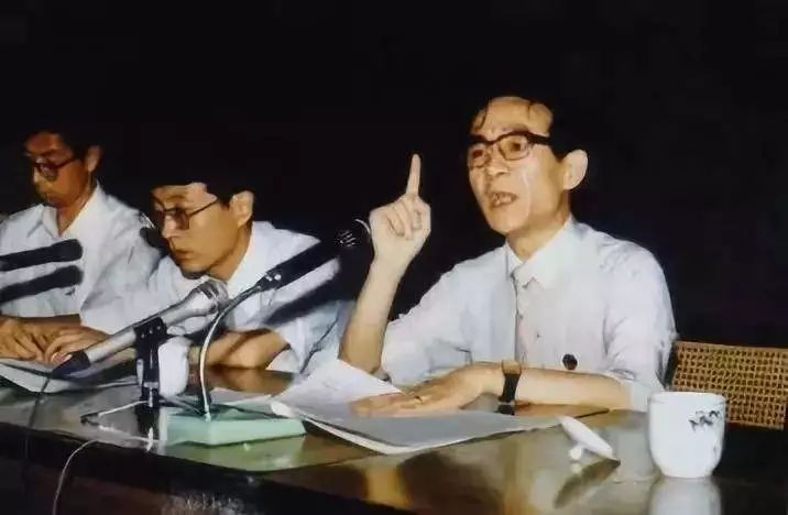 改开表彰名单中,隐藏着哪几位初代商业大佬,又为何退出历史舞台