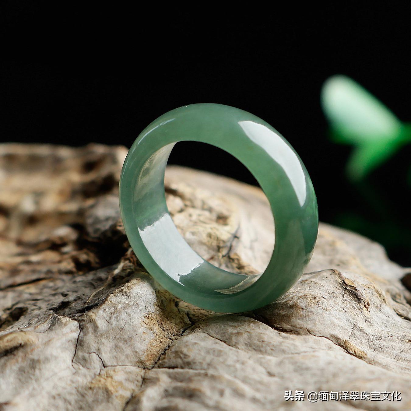 翡翠颜色的细节分类详解,翡翠帝王绿玉髓图片大全