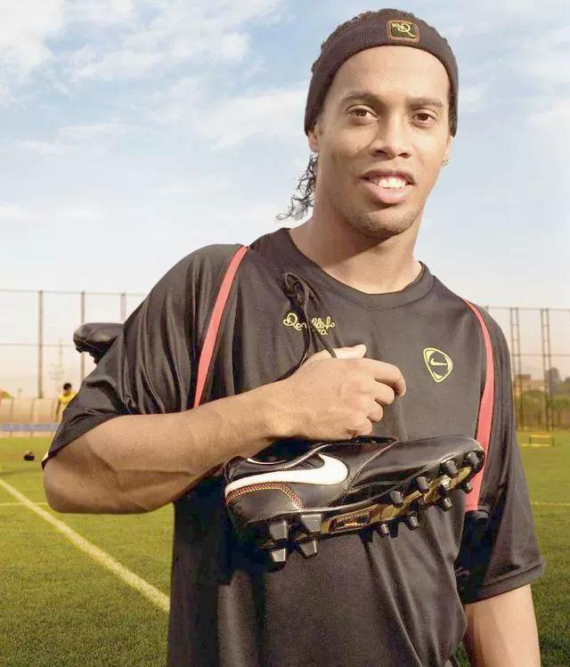 小罗和大罗为什么不是球王,齐达内大罗小罗为啥不是球王