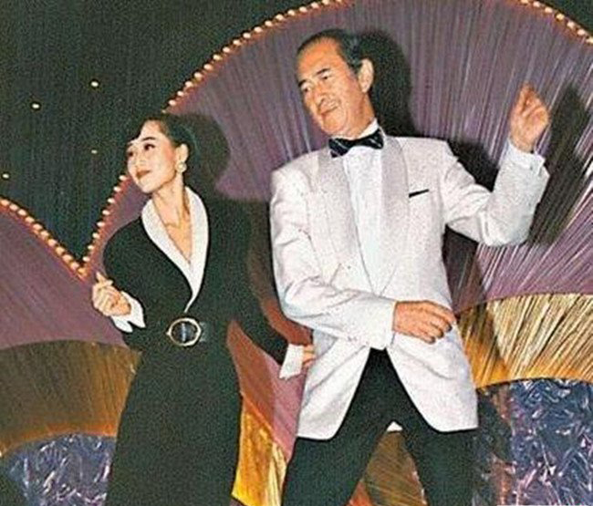 何鸿燊的传奇情史,和5个女人纠缠79年之久,风流半生却无一真爱