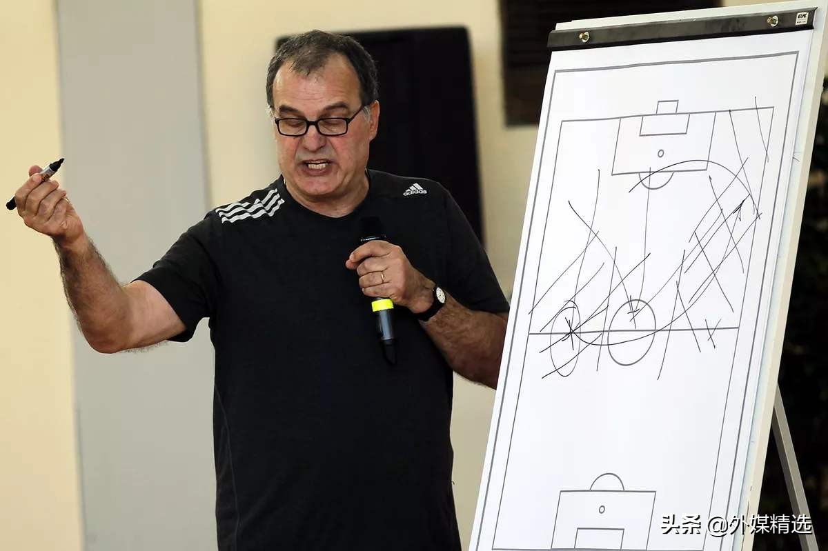 带你详细的了解足球比赛,足球的战术深度解析