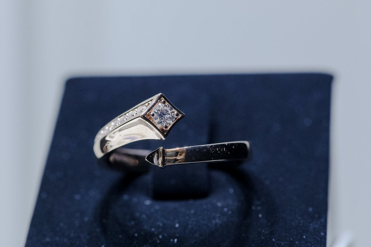 戴比尔斯和戴比尔斯永恒印记区别,周大福戴比尔斯永恒印记星空系列