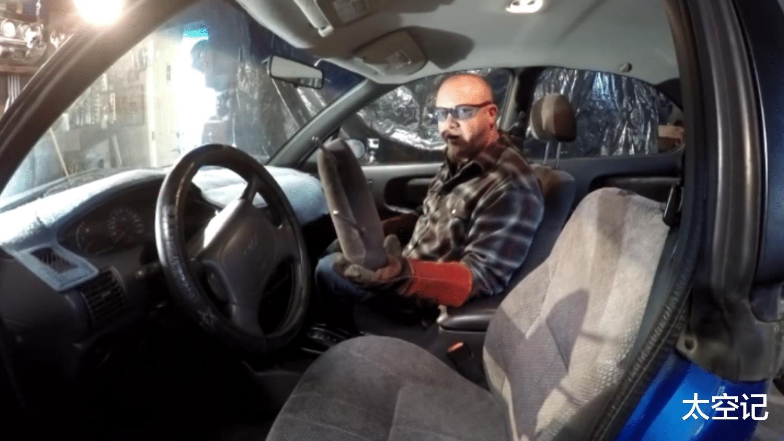 汽车落水后怎么自救一招教你逃生,汽车落水逃生正确方法开讲啦