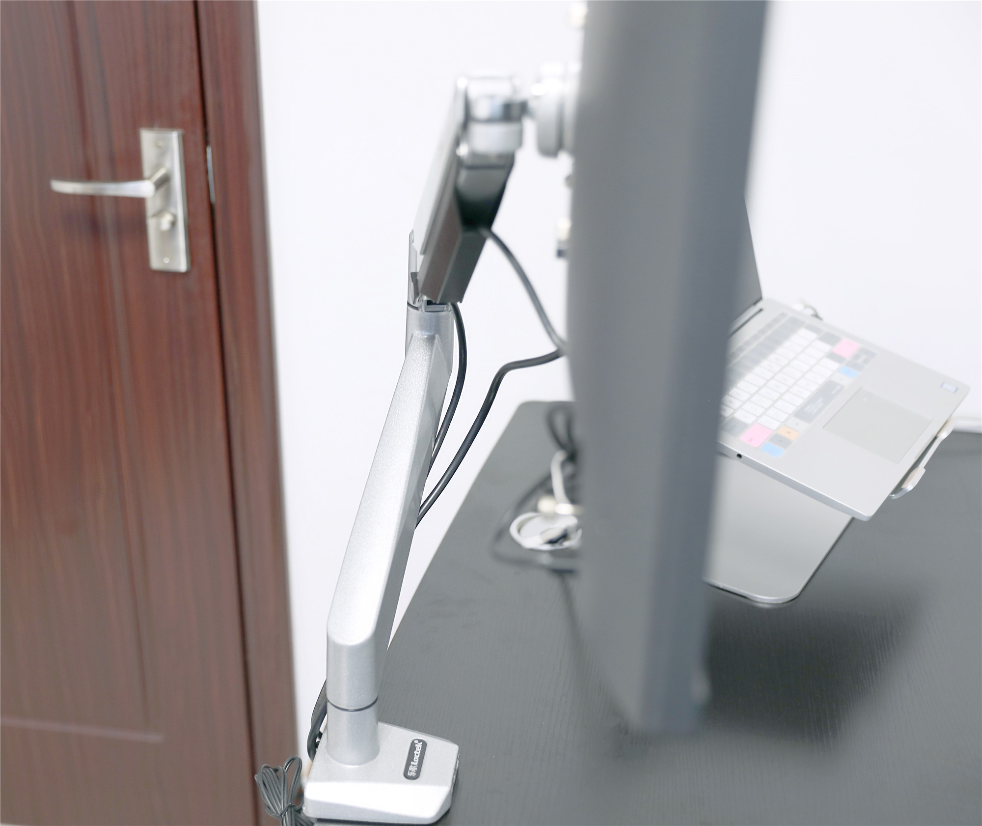 办公拒绝职业病，乐歌D7显示器支架会成为公司工作的标配吗？