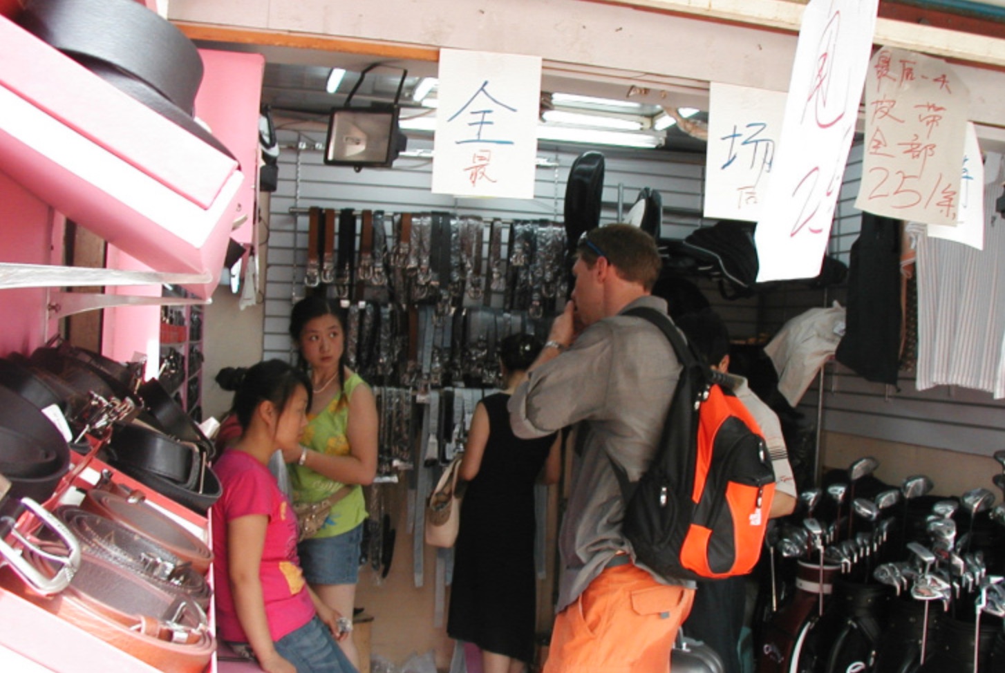 上海最大的服装饰品批发市场,曾经最热闹的上海襄阳路服装市场