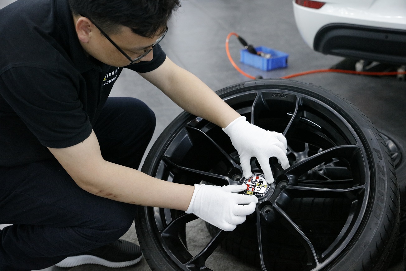 「产品发布」“极致工匠”O.CT发布保时捷718/911赛道版锻造轮毂