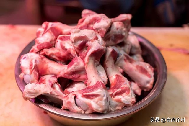 徐州68岁阿姨卖米线,徐州一家米线养活几十口人