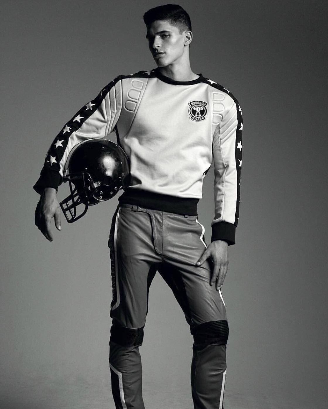 完成学业重新复出，黄金比例的小狼男模狗能否通过时尚的重新洗牌