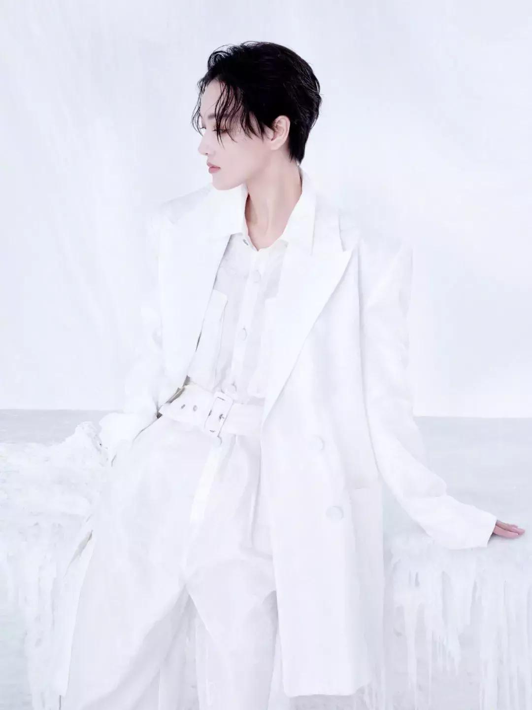 张馨予短发又飒又美,军嫂张馨予短发造型又a又飒