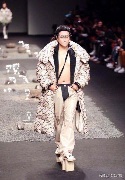 陈志朋穿网眼衫秀别样时尚,陈志朋穿什么高跟鞋