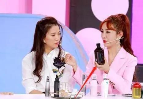 头发上有雪花状头屑用什么洗发水,头屑多的像下雪怎么洗