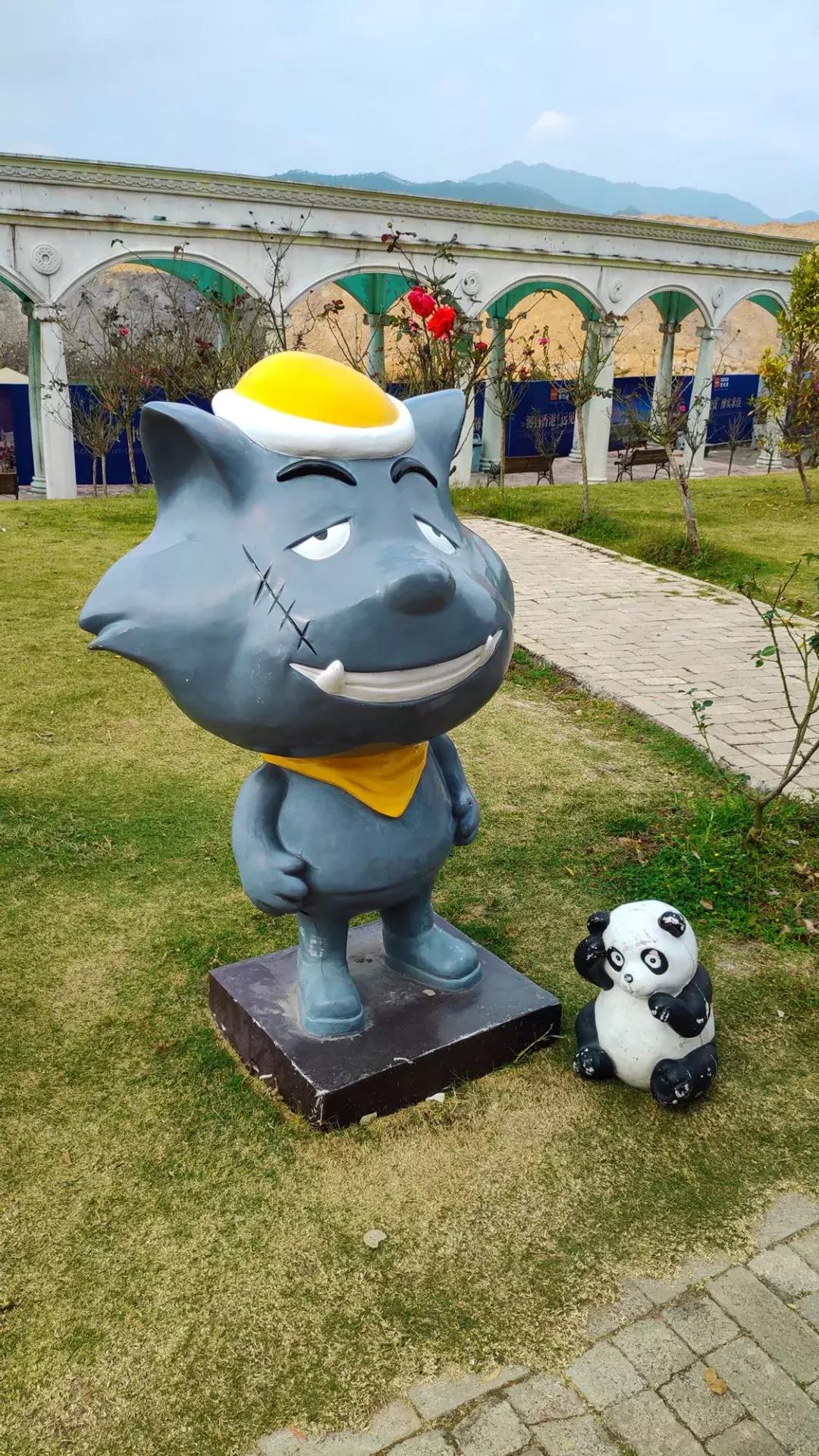 我逛了家乡的山寨乐园，并发现一大堆“盗版动漫人物”！