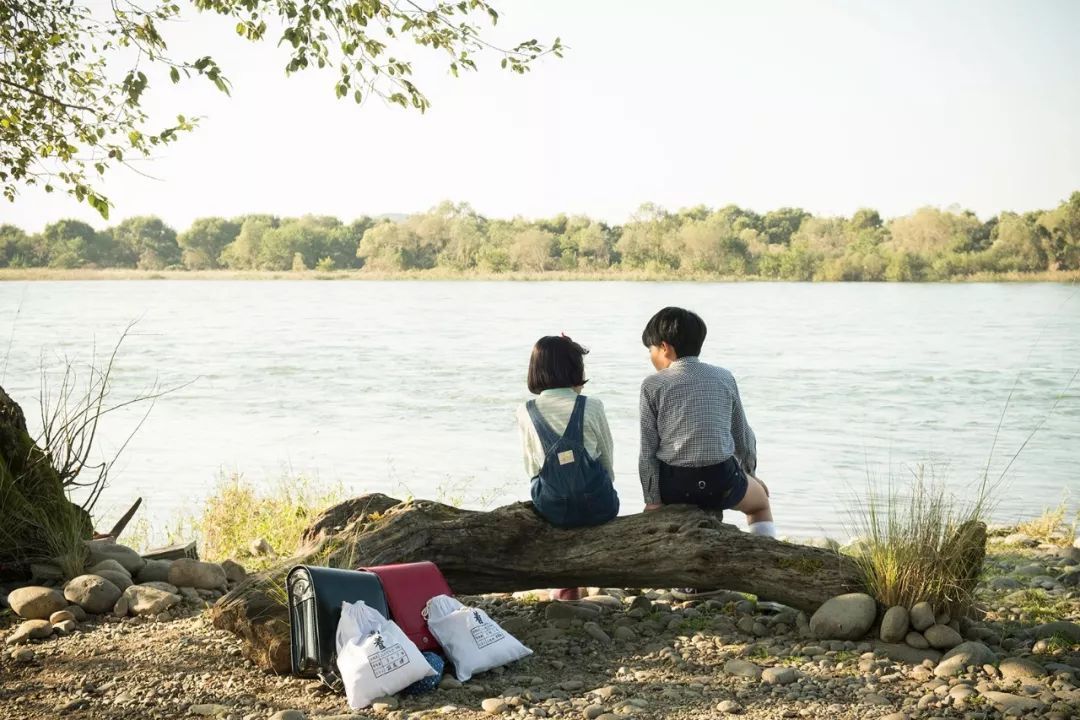 孩子爱插嘴家长巧应对,如何改掉孩子爱插嘴的毛病