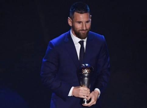 梅西蝉联世界足球先生c罗反应,梅西获得世界足球先生c罗的反应