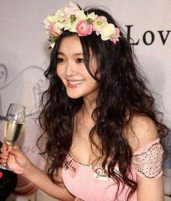 大s新发型女短发,大s偏分刘海纹理烫中短发