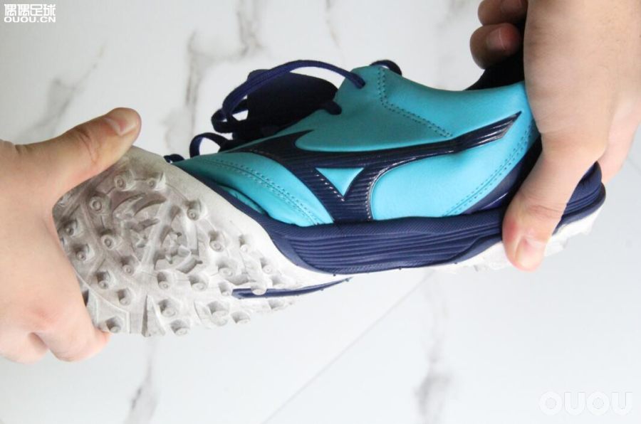 美津浓tf中端足球鞋推荐,美津浓足球鞋morelianeo3实测