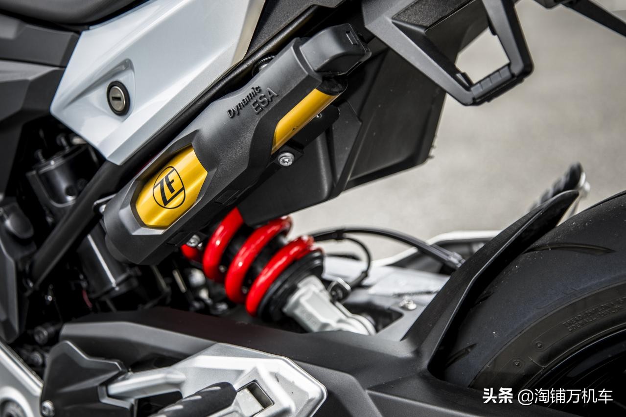 宝马f900r和杜卡迪950,宝马全新中型运动街车f900r赏析