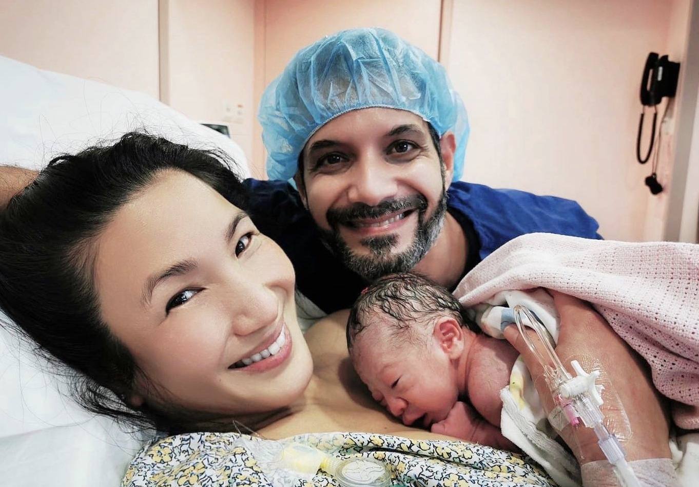 原子鏸港姐视频,原子鏸和郑佩佩什么关系