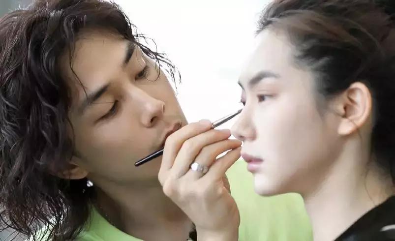 明星们去脸浮肿的方法,明星脸部水肿怎么快速消除