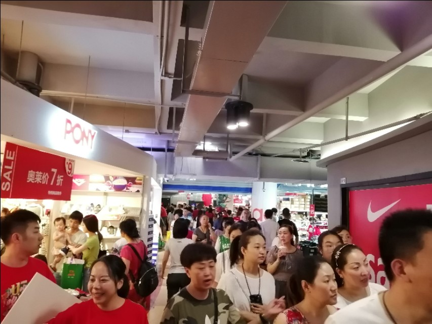 重庆奥特莱斯通宵营业,奥特莱斯重庆周年庆