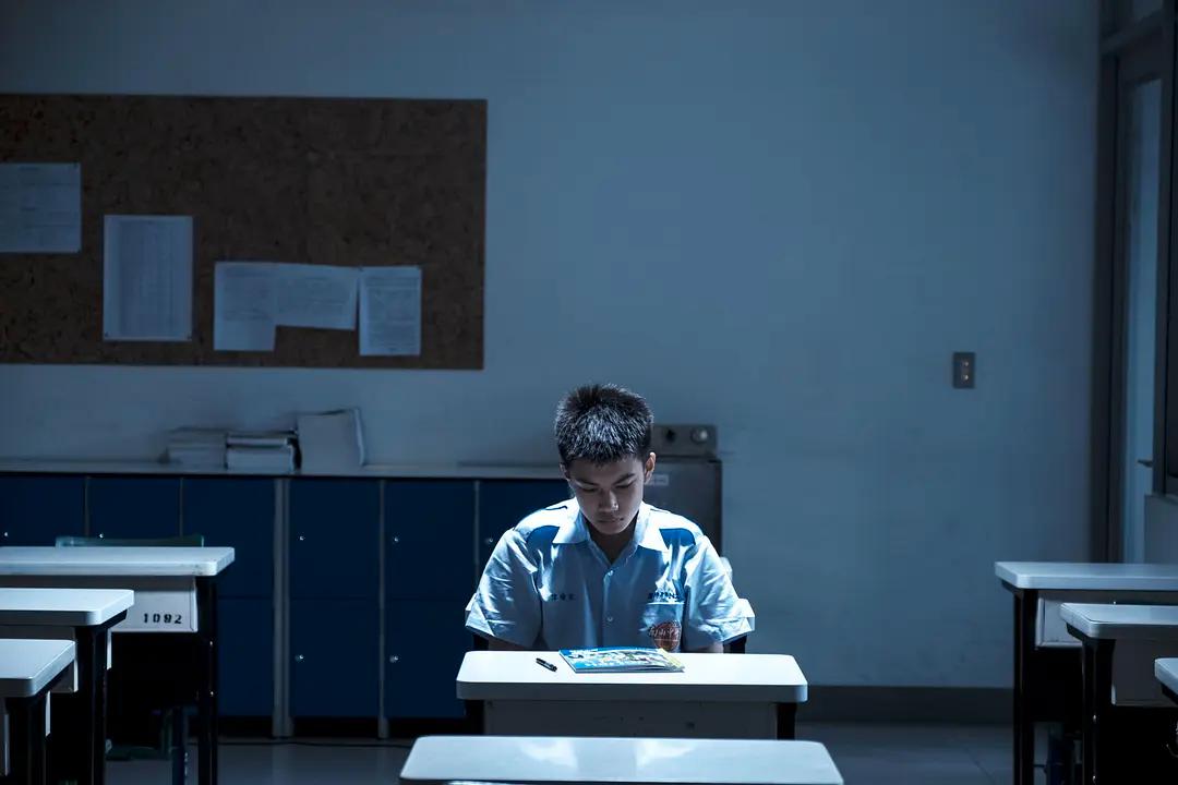 重庆17岁天才少年跳楼自杀，生前曾对自身性别非常抵触