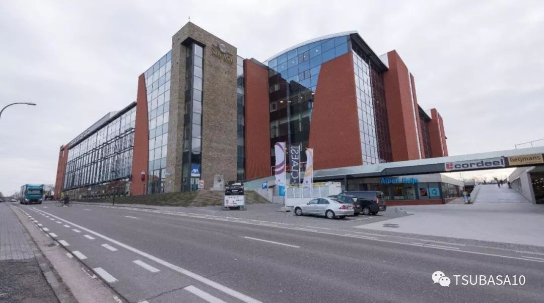 贩卖过黄片,指导过咪蒙,他帮助日本足球进军欧洲的中心