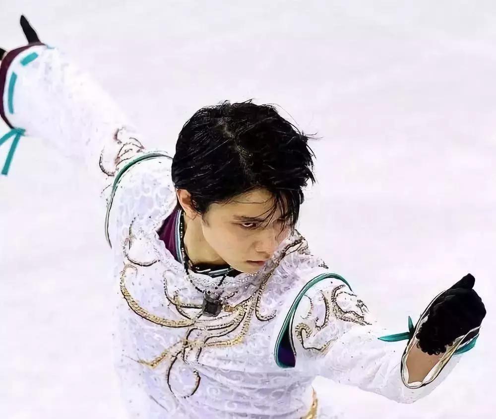 日本“妈宝男”暴增，喜欢和妈妈逛街、吃饭、自拍，甚至睡觉