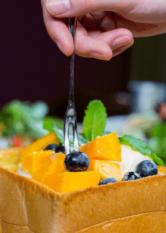 一桌只接待4人的餐厅,每天只接待三桌的火锅