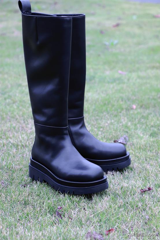 过冬必备单品你准备了哪些？厚底靴和保暖平底鞋必不可少哦
