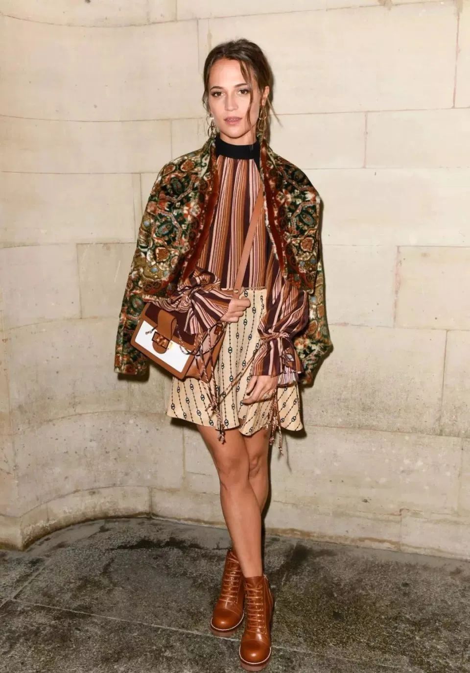 不要再乱穿格纹,不要再穿花里胡哨的衣服了