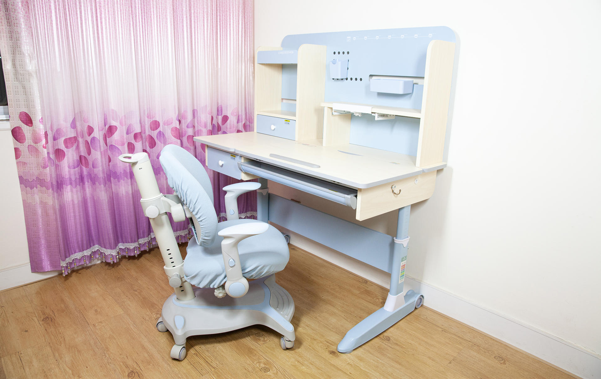 科贝森儿童学习桌和爱果乐,怎么买便宜又好用的儿童学习桌