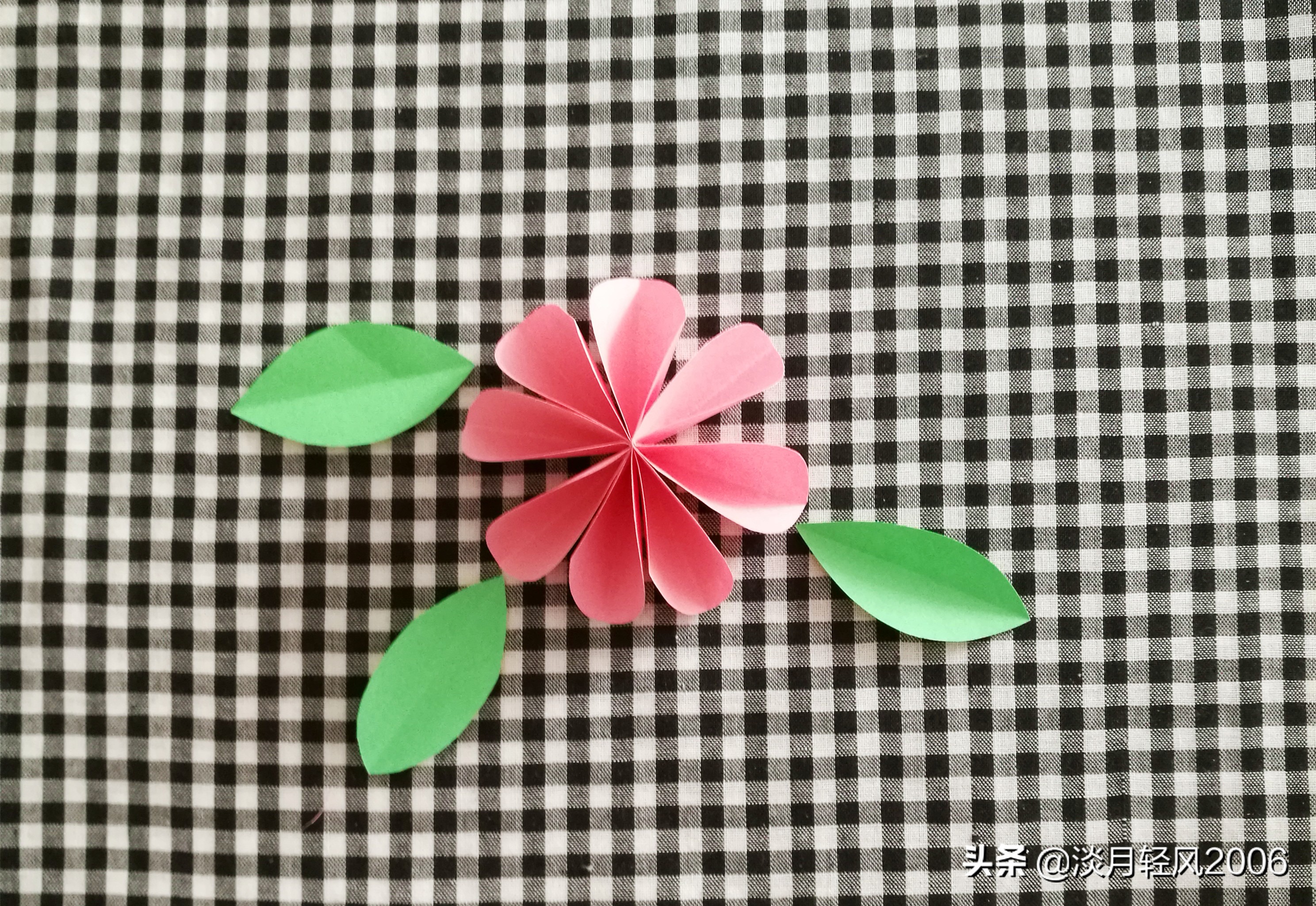 用卡纸制作的手工立体小花,彩色卡纸立体手工