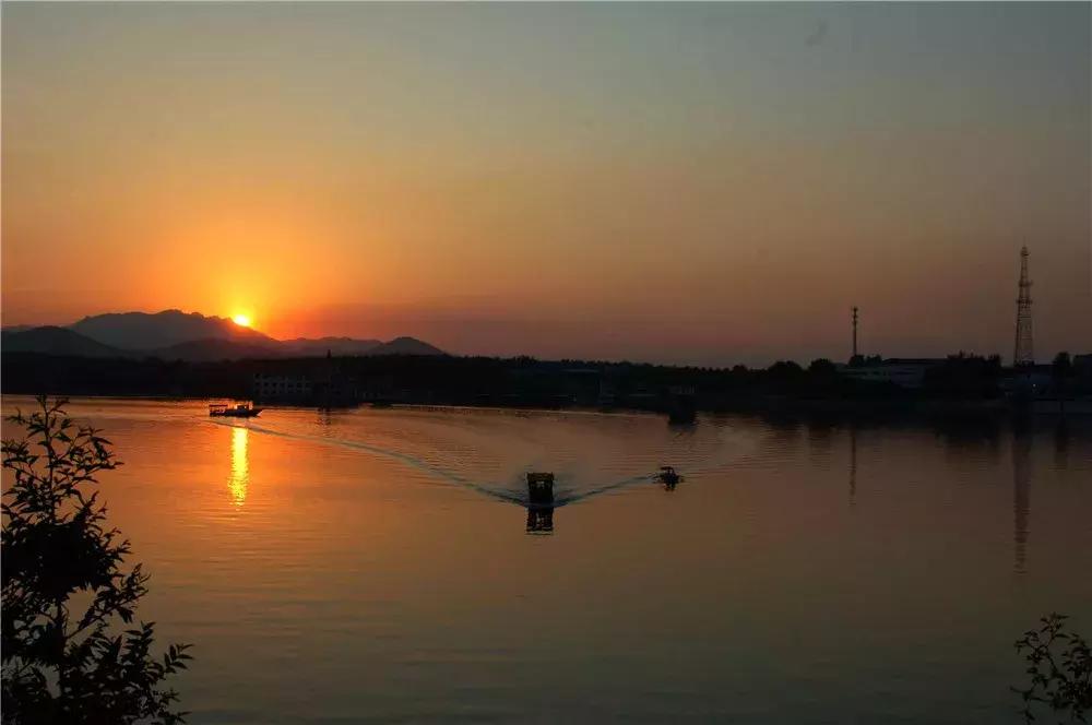 中国十大湖泊最美景点,十大风景最美的湖泊排行榜