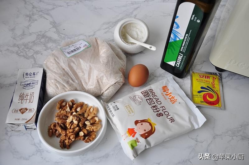 用面包机做早餐美食视频,用面包机做松软吐司