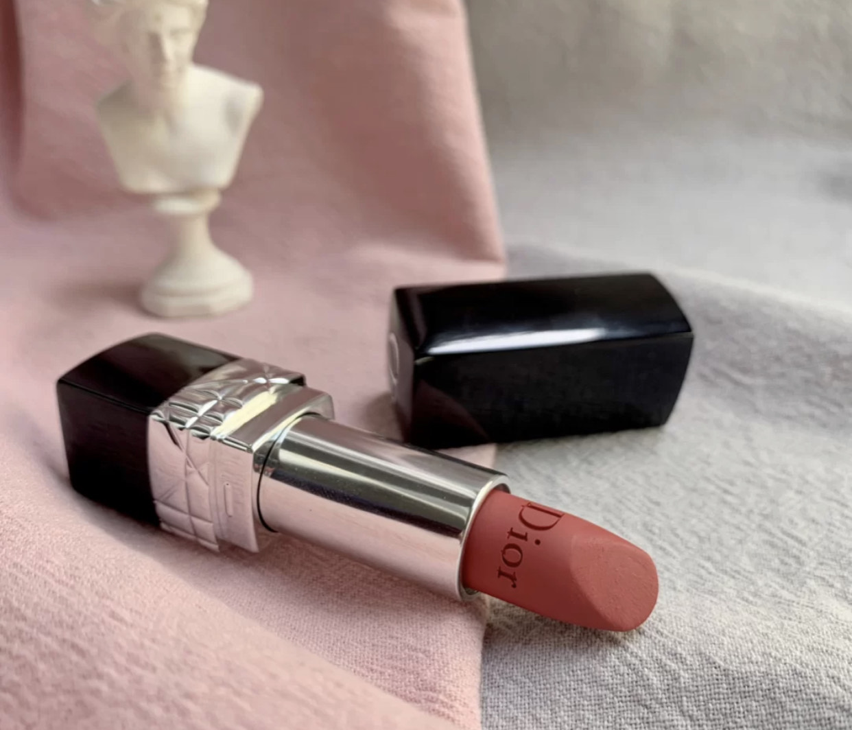 ysl口红214还是迪奥口红772更漂亮 (白皮肤适合的迪奥口红772)