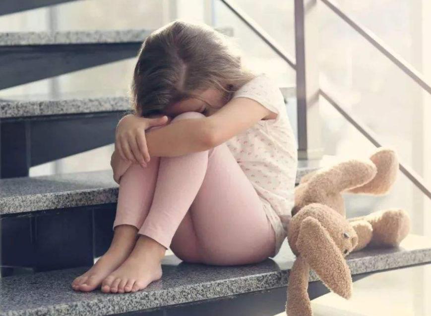 活在父母眼里的孩子会有多惨,活在父母的指责中长大