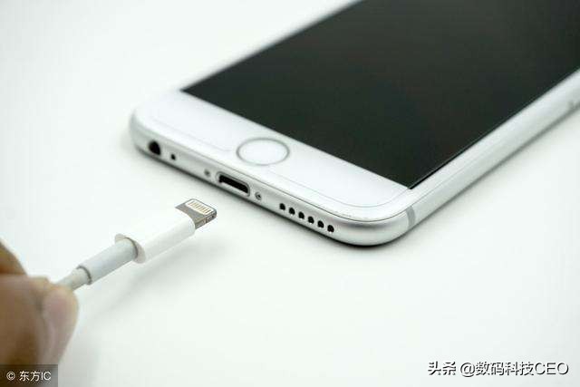 iphone充电口进水提示不允许充电,iphone12promax进水无法充电