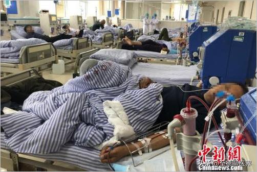 婆婆患有丙肝，最近小孩上火、大便干燥，担心被传染了怎么办？