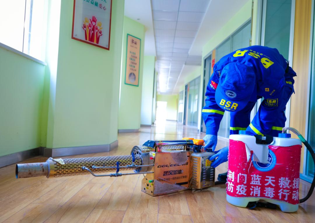 萤萤之光，点亮荆城！今天，向荆门这群平凡岗位上的劳动者致敬