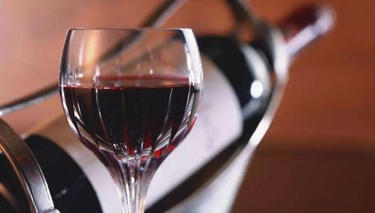每天喝一杯红酒一个月的效果,每天喝红酒喝得出好坏嘛