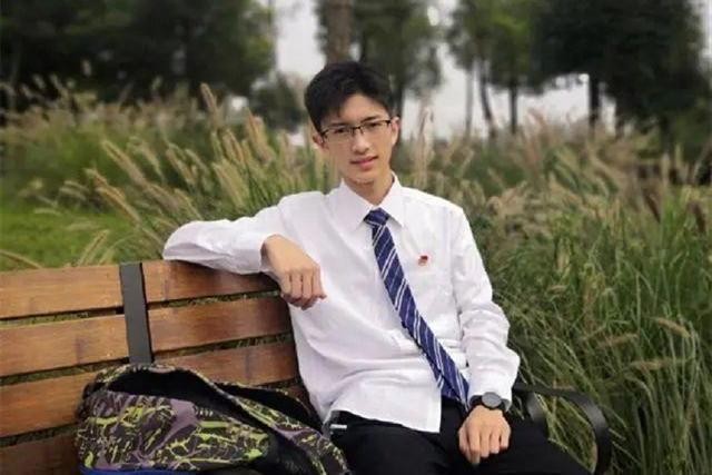 高二男生普通帅照片,男生高二帅气照片