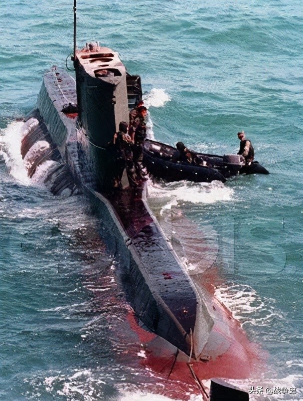 蛙人潜入海底军舰,最新潜艇真实事件