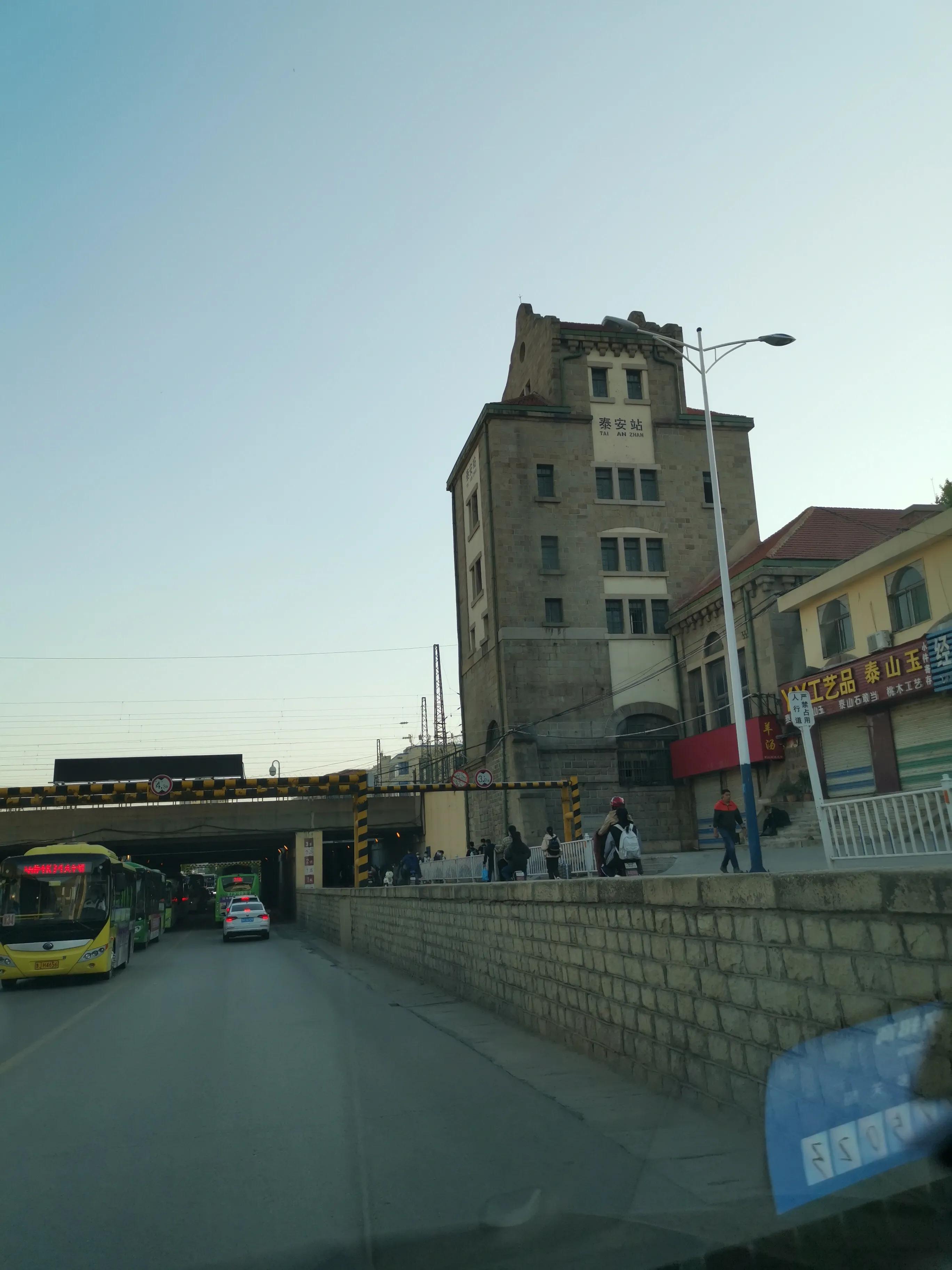 我在泰山望*安泰**（鲁跑之十四）